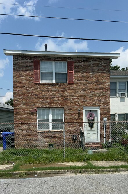 32 Grove St, Charleston, SC 29403