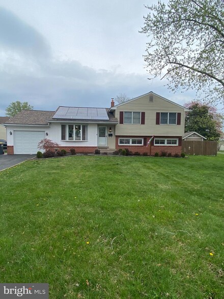 191 W Shelley Dr, Claymont, DE 19703