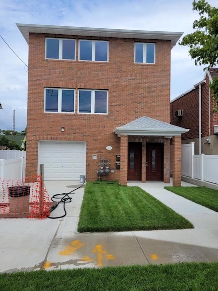 10-4 127th St, College Point, NY 11356