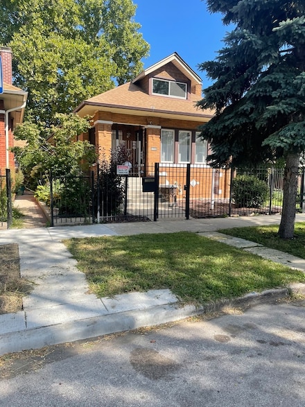 7715 S Oglesby Ave, Chicago, IL 60649