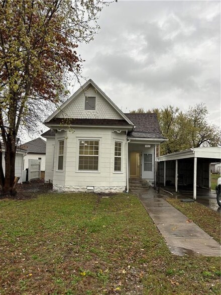 2527 Clark Ave, Parsons, KS 67357