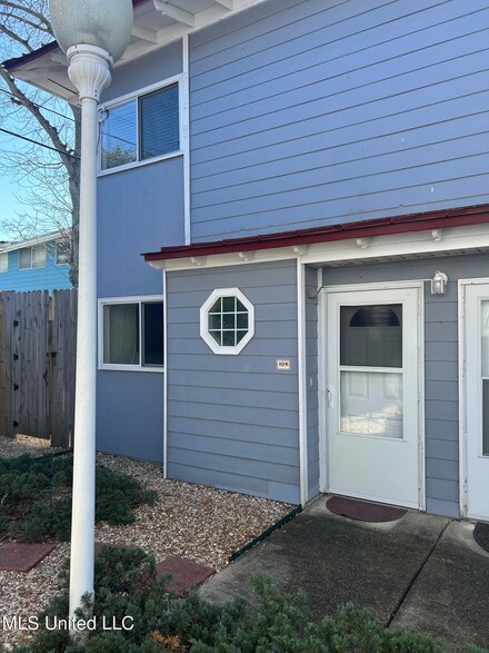1664 Beach Blvd Unit 109, Biloxi, MS 39531