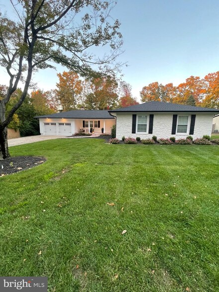22 Aristone Dr, Berlin, NJ 08009