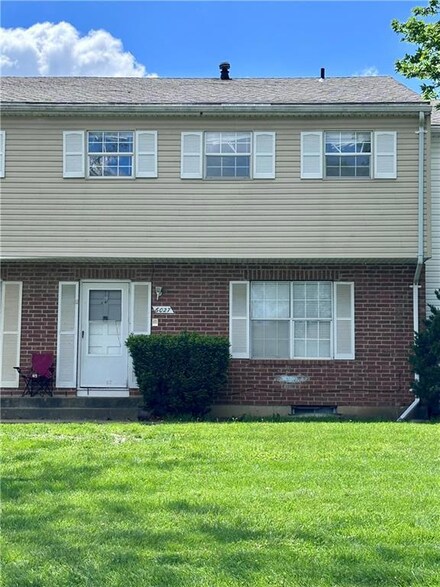 6027 E 127th St, Grandview, MO 64030