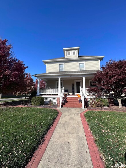 603 E Union St, Nokomis, IL 62075