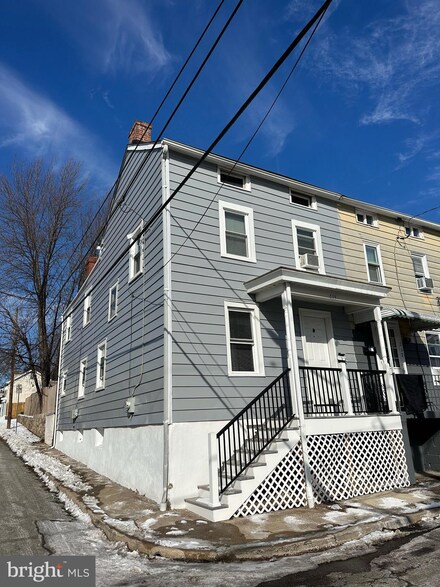 239 Saint Marys St, Phoenixville, PA 19460