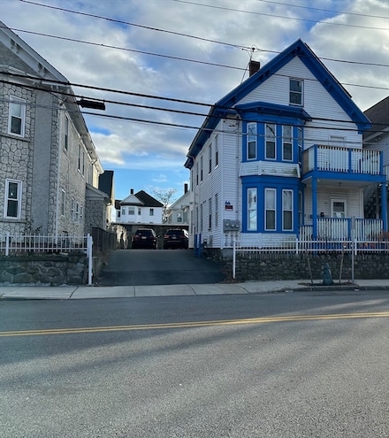 64 Shattuck St, Lawrence, MA 01843
