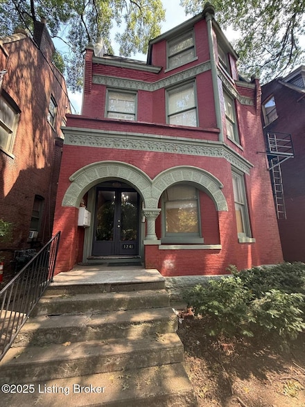 1241 S 1st St, Louisville, KY 40203