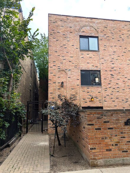 711 W Melrose St Unit D1, Chicago, IL 60657