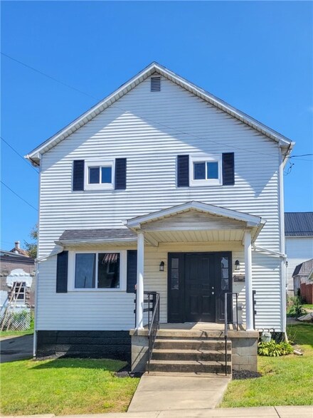 707 Holland St, Vandergrift, PA 15690