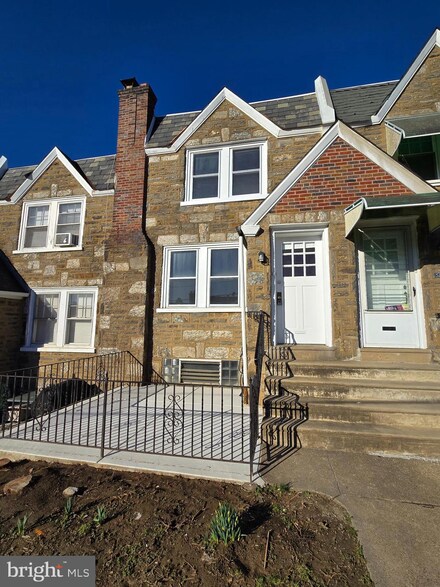 5250 Arbor St, Philadelphia, PA 19120