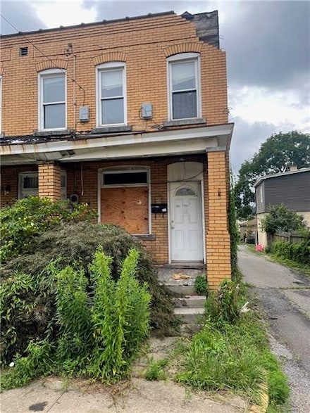 819 10th St, Mc Kees Rocks, PA 15136