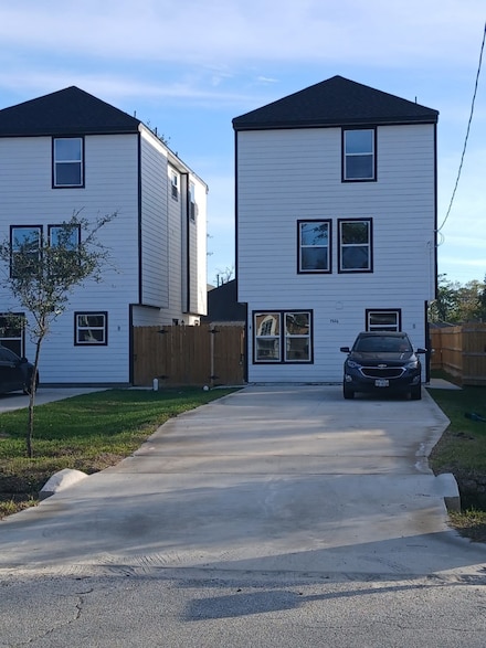 7928 Count St, Houston, TX 77028