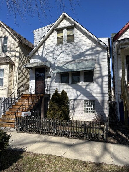 2902 W 39th Place, Chicago, IL 60632