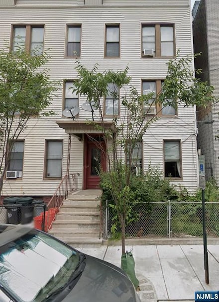 520 28th St, Union City, NJ 07087