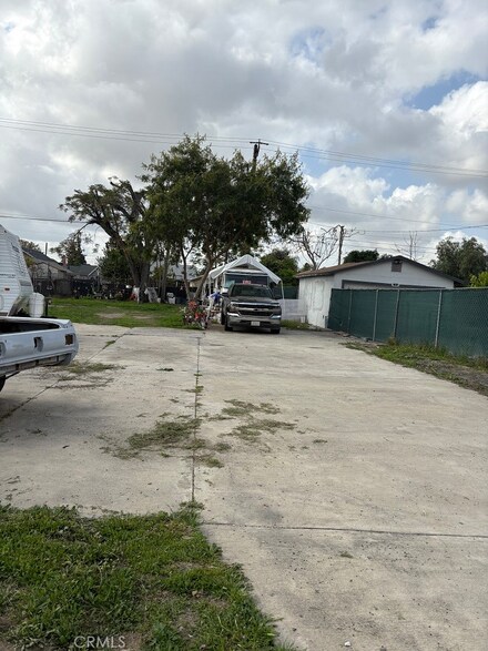 1025 W 16th St, San Bernardino, CA 92411