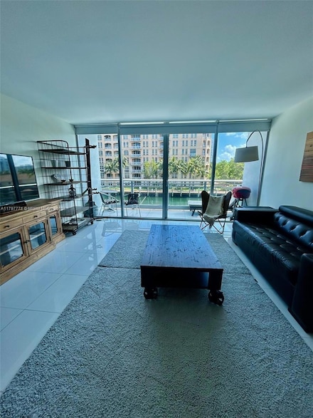 2950 NE 188th St Unit 216, Aventura, FL 33180