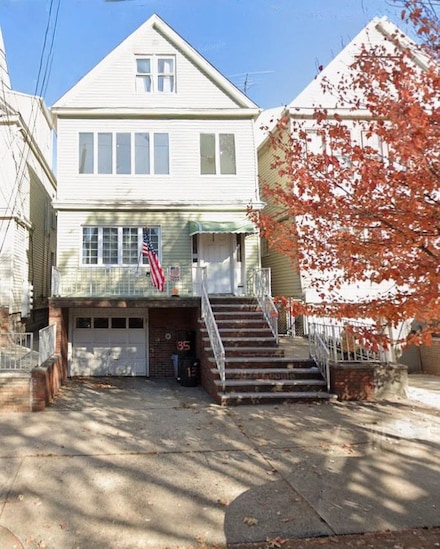 135 W 52nd St, Bayonne, NJ 07002