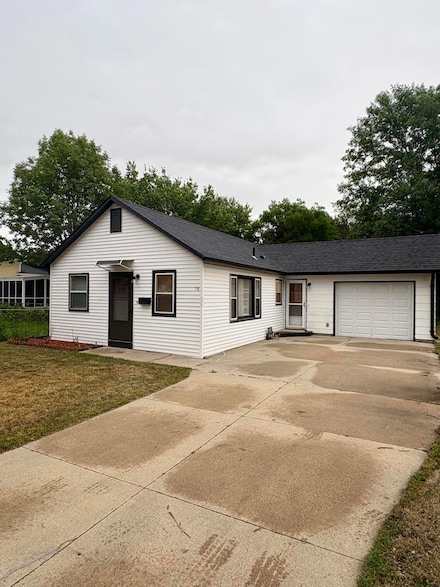 710 S Duff St, Mitchell, SD 57301