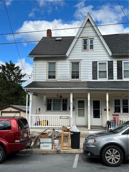 642 W Franklin St, Slatington, PA 18080
