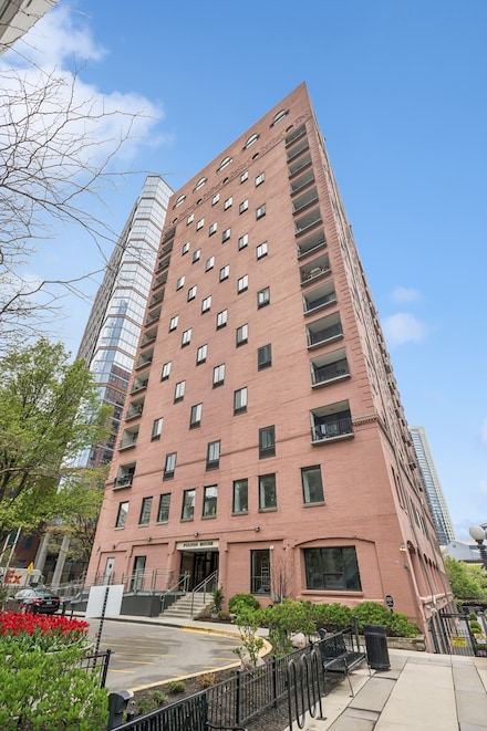 345 N Canal St Unit 1003, Chicago, IL 60606
