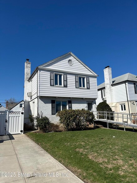 73-38 178th St, Flushing, NY 11366