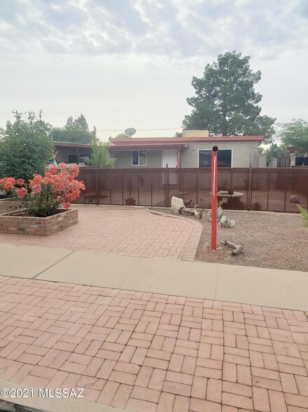 2932 E 20th St, Tucson, AZ 85716