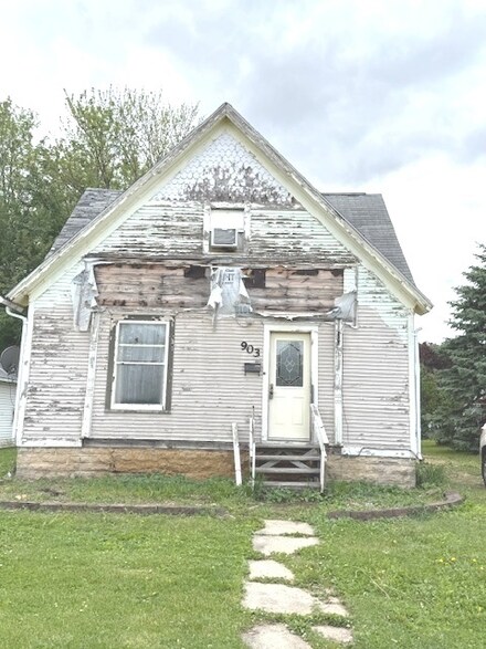 903 S Division Ave, Polo, IL 61064