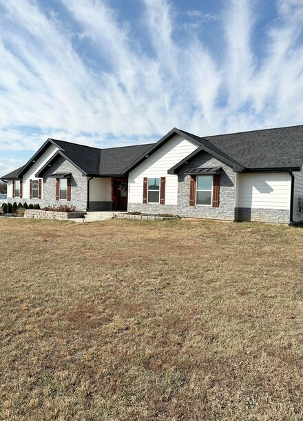 5467 S 249th Rd, Buffalo, MO 65622