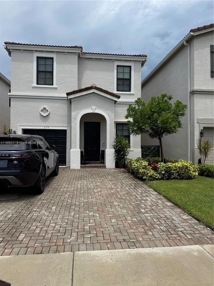 679 NE 193rd St, Miami, FL 33179