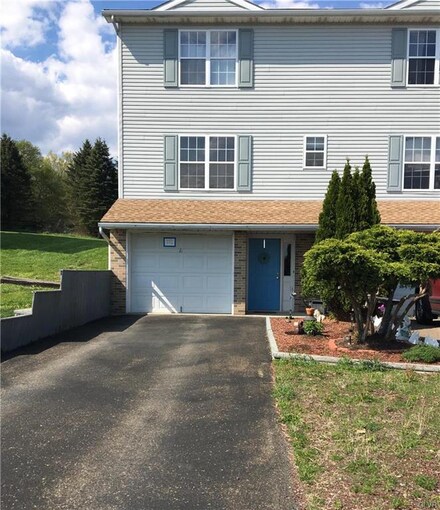 191 Victoria Arms Cir, Kunkletown, PA 18058