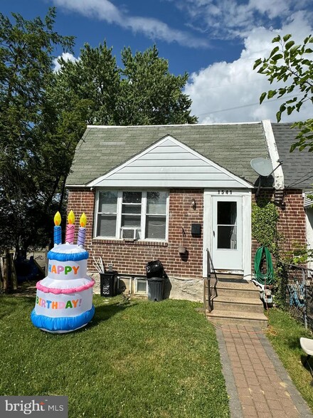1541 Yates Ave, Marcus Hook, PA 19061
