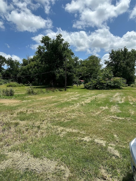 1000 5th St, Honey Grove, TX 75446