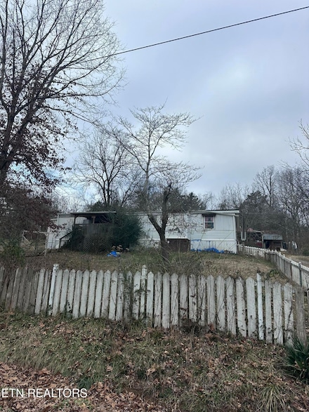110 Pinecrest Dr, Loudon, TN 37774