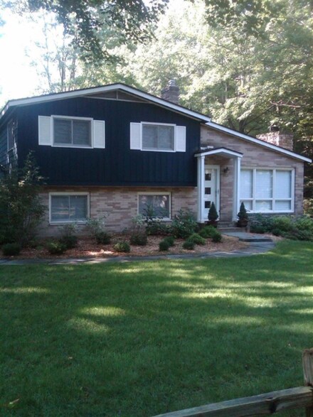 3077 Peach St, Douglas, MI 49406