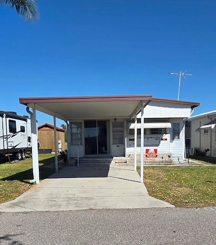 3967 Honolulu Dr, Ruskin, FL 33570