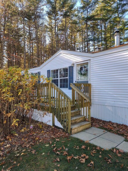 20 Colonial Village, Somersworth, NH 03878