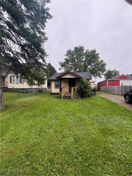 2432 31st St NE, Canton, OH 44705