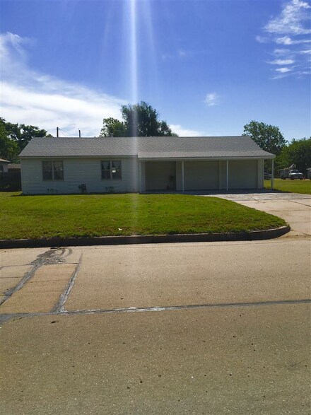 802 N Anna St, Wichita, KS 67212