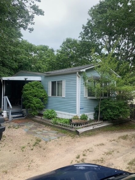 145 Land Harbor Dr, Charlestown, RI 02813