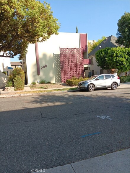 288 S Oak Knoll Ave Unit 8, Pasadena, CA 91101