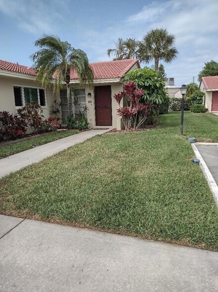 2121 Pueblo Cir Unit V6, Sarasota, FL 34231