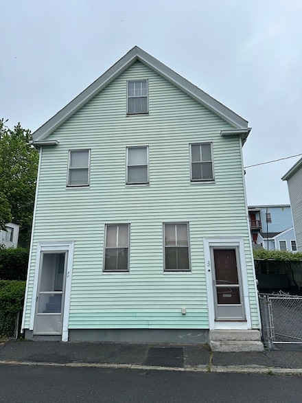 50 Keene St, Lowell, MA 01852