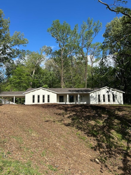 107 Hilldale Dr, Vicksburg, MS 39180