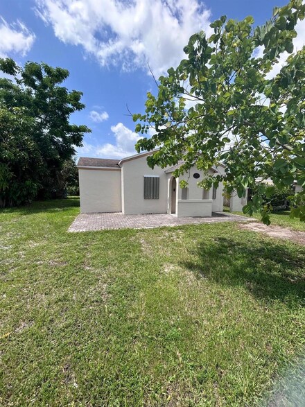 2612 Hiawatha Ave, West Palm Beach, FL 33409