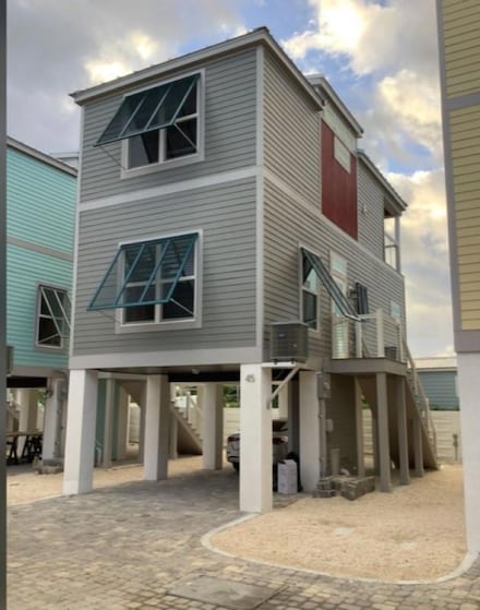 101 11th St, Key Colony Beach, FL 33051