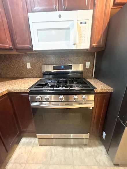 114 Country Ct, Long Pond, PA 18334