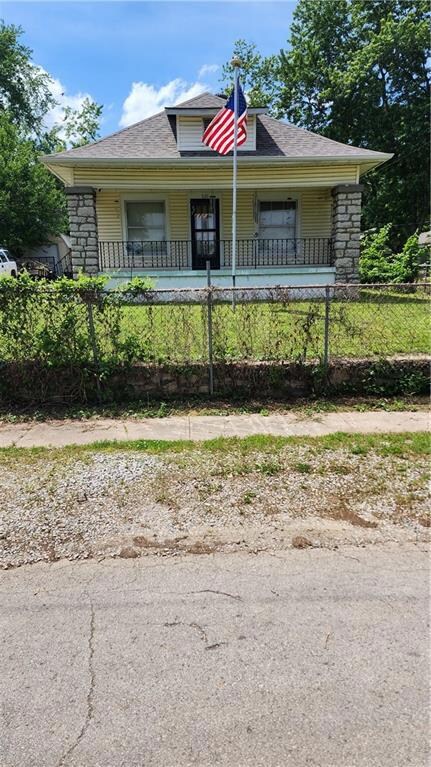 820 S Hardy Ave, Independence, MO 64053