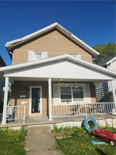 1606 Woodmont Ave, New Kensington, PA 15068