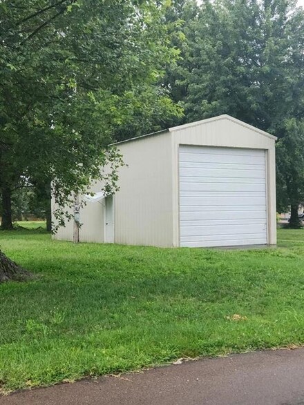420 N Jefferson Ave, Iola, KS 66749